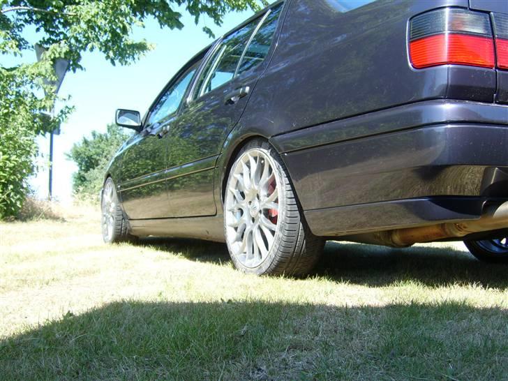 VW vento 1.8 clx SOLGT billede 4