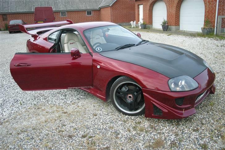 Toyota supra IV - Med de gamle fælge på samt spoile. Og inden kulfiberhjelmen blev lakeret.. billede 3