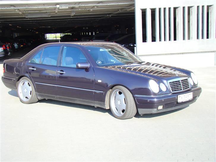 Mercedes Benz E300 TD (SOLGT) billede 9