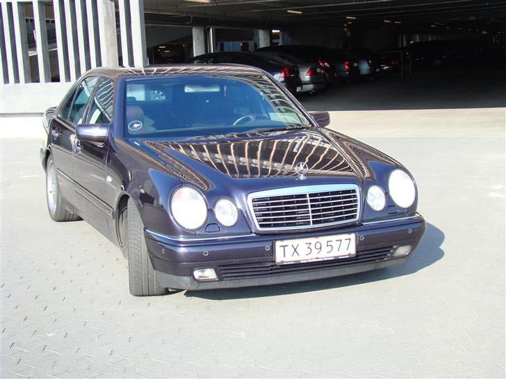 Mercedes Benz E300 TD (SOLGT) billede 10