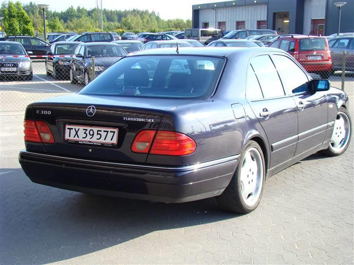 Mercedes Benz E300 TD (SOLGT) billede 12