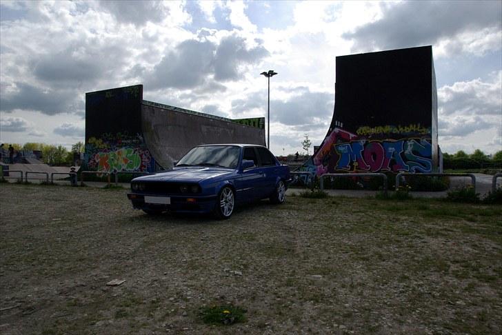 BMW E30 320I   SOLGT billede 1