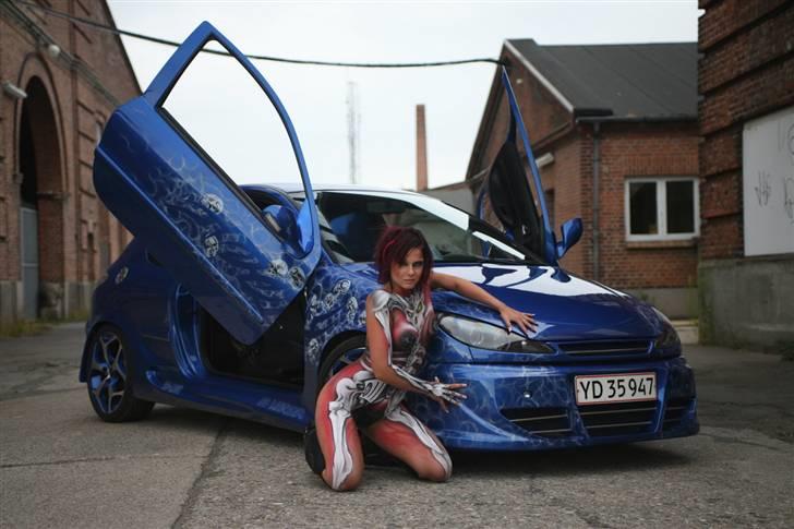 Peugeot 206 Skull - SOLGT - FotoFyn - Model: Christina Uhrbak billede 1