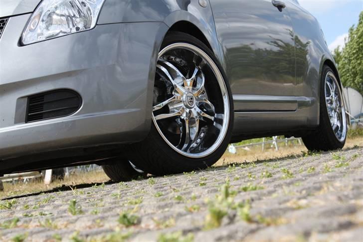 Suzuki Swift 1,5 GLA billede 1