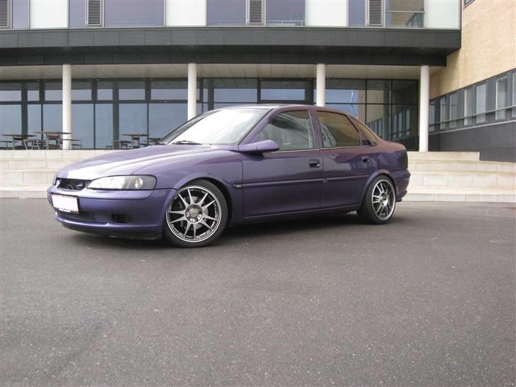 Opel Vectra B 2.5 V6 - Solgt ! billede 1