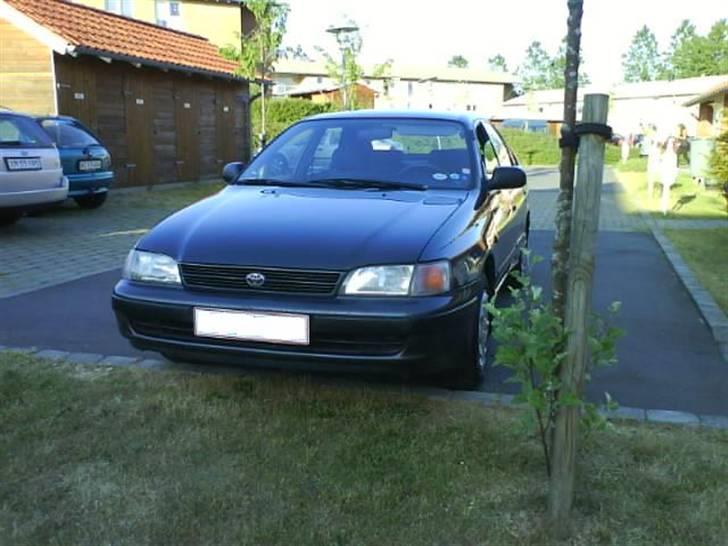 Toyota Carina E *Solgt* - Frisk hentet fra forhandleren. billede 1