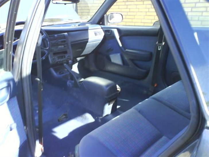 Toyota Carina E *Solgt* - Total rengøring. Ud med sæderne. billede 4