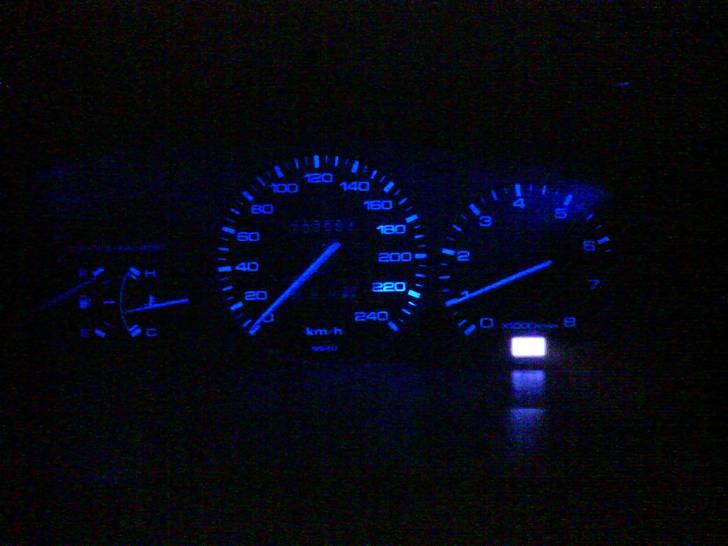Mazda 323F - Så fik jeg lavet blåt instrument belysning billede 9