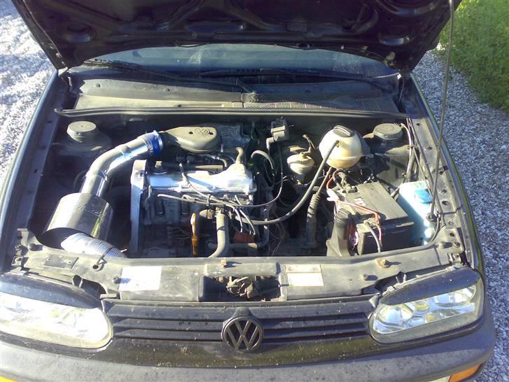 VW Golf 3 solgt - det så den store 1.8 moter der yder hele 90 hk.... billede 9