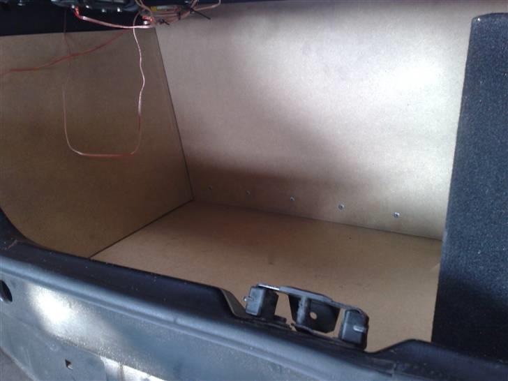 Peugeot 106 Rallye ( Solgt ) - Lidt tømrearbejde i bagagerummet :) billede 4