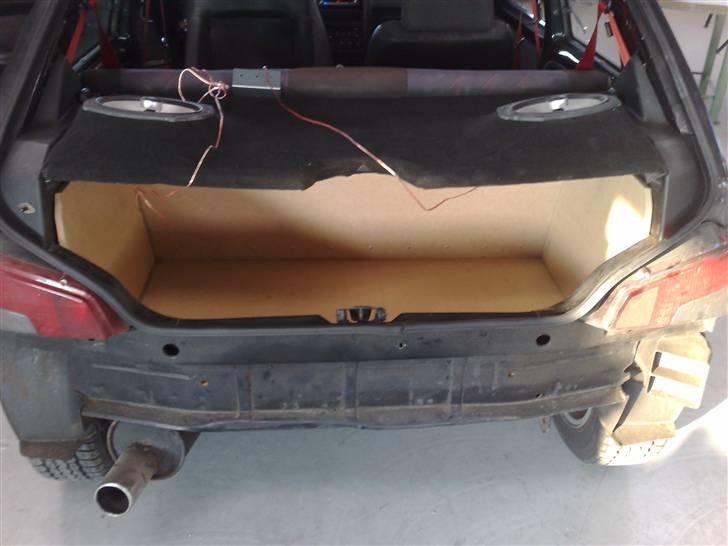 Peugeot 106 Rallye ( Solgt ) - Min gamle hattehylde i glasfiber er til salg. Den passer også i 96 modeller. billede 5