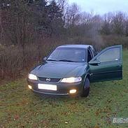 Opel Vectra 1,8 16 v CD