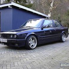 BMW E30