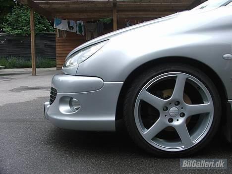 Peugeot 206 S16 GT - GT(R) front set fra siden med de gamle lygter billede 9