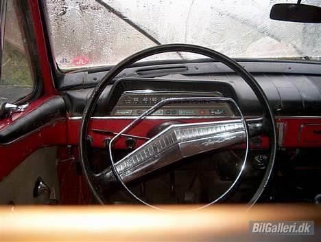 Volvo 121- Esmeralda Grease-bil - Kabinen i venstre side, set fra bag førersædet billede 9