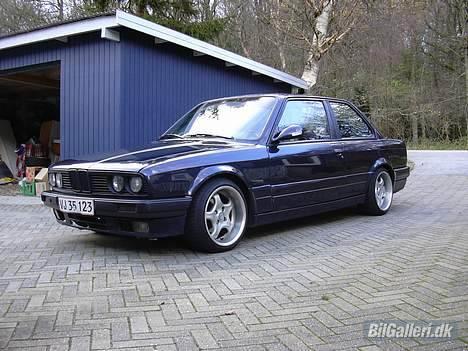 BMW E30 billede 1