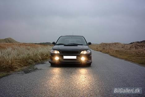 Mazda 323F billede 2