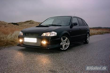 Mazda 323F billede 3