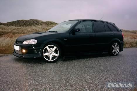 Mazda 323F billede 4