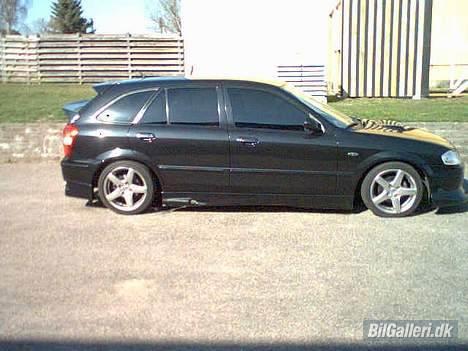 Mazda 323F billede 10