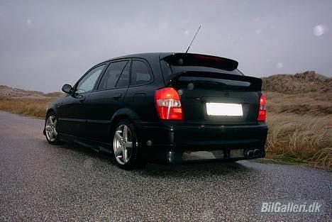 Mazda 323F billede 5