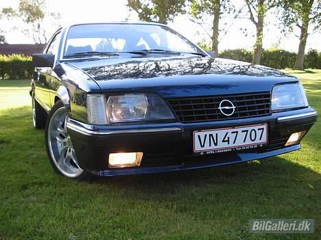 Opel monza 3000 24v billede 1