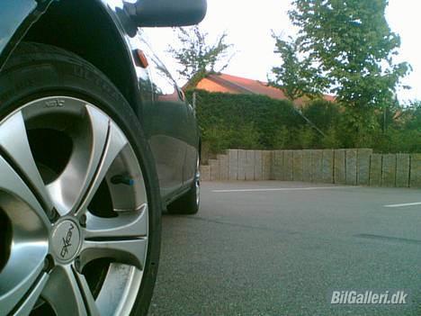 Mazda 323F GLX... (SOLGT) billede 3