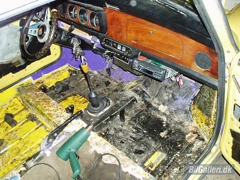 Austin-Morris 1100 special solgt - Masser af huller og dæmpe asfalt. Skod! billede 4