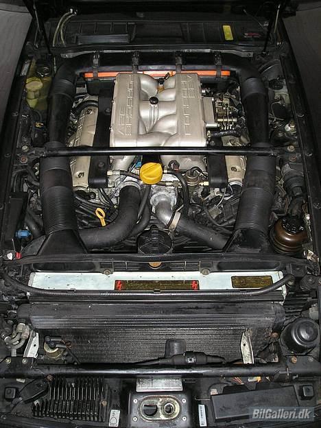 Porsche 928 S4 - CRASHED !!! - Der er desværre ikke lyd på..Men den lyder skønt IRL... billede 2