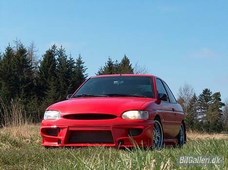 Ford Escort - SOLGT - Tjaa, der mangler ikke så meget mere... ;-) billede 1