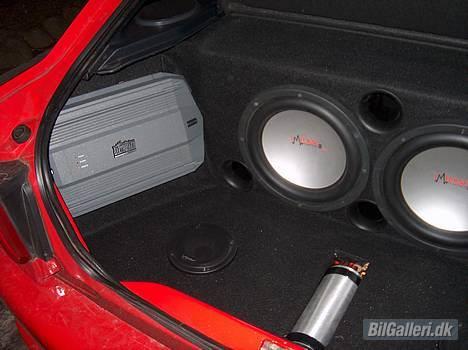 Ford Escort - SOLGT - Ville det være fedt at få det belagt med noget, evt læder eller noget? billede 2