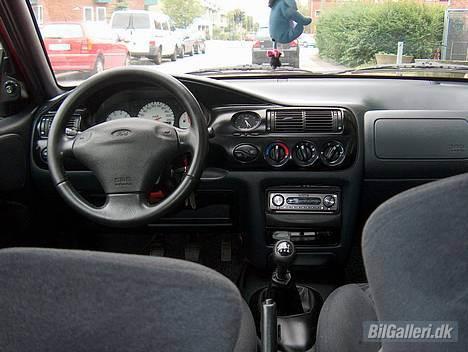 Ford Escort - SOLGT - Håber på at få indfarvet nogle af delene, meeeen, det må vente lidt.. billede 3