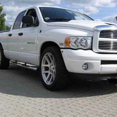 Dodge Ram 1500 SLT Quad CAB