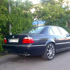 BMW 750i V12