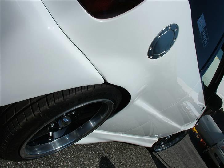 VW Polo 6N  - Audi TT tankdæksel, det originale med el-åbning fra kabinen billede 8