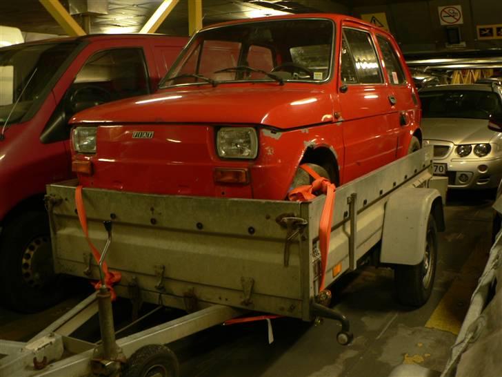 Fiat 126 "Solgt" - det var sådan jeg hentede den,, ( på en boogie trailer) billede 8