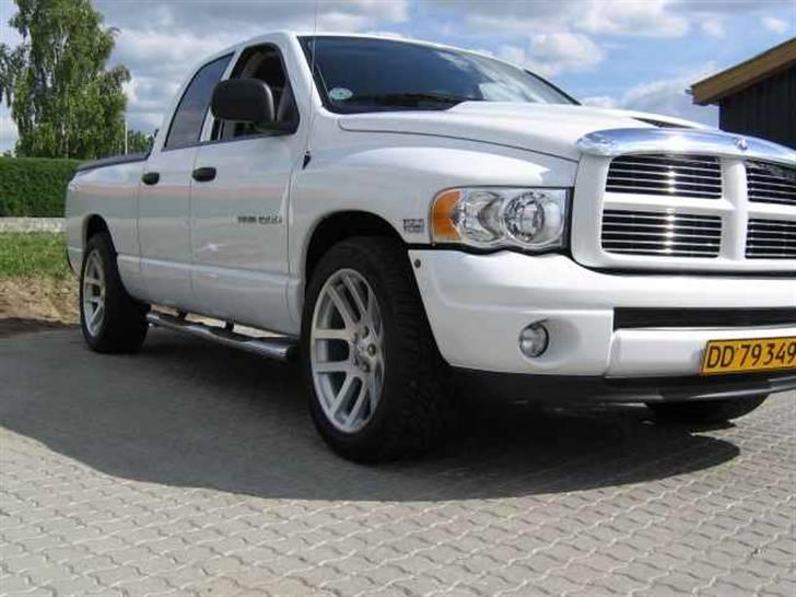 Dodge Ram 1500 SLT Quad CAB billede 1