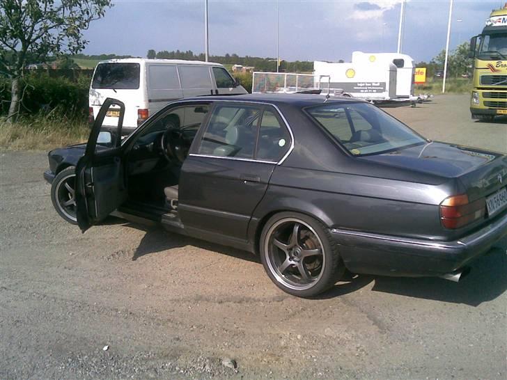 BMW 735i SOLGT billede 2