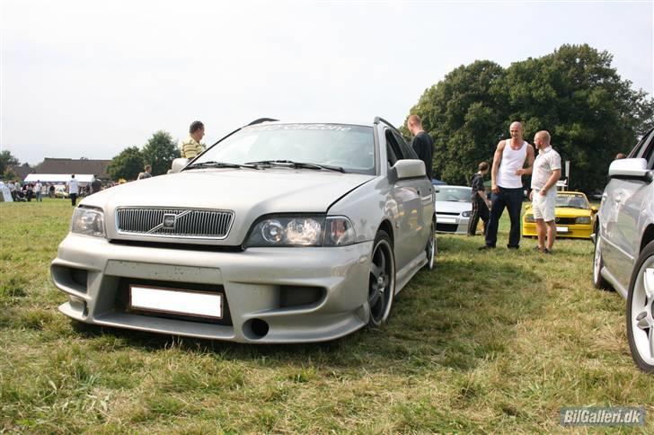 Volvo V40 CarZone "Solgt" - Bildag i Jyderyp 07, på vej på rullefelt billede 17