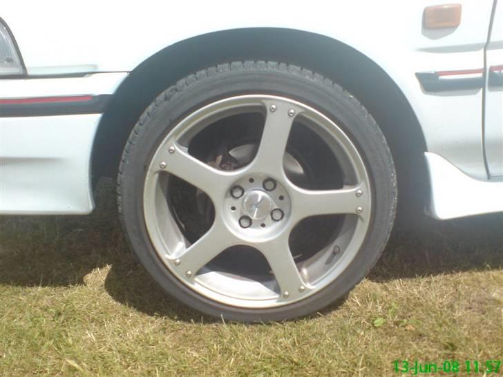 Toyota Corolla 1.3 XLI  ( SOLGT) - de 17 tommer fælge billede 4