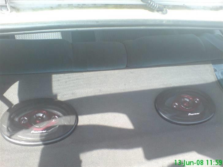 Toyota Corolla 1.3 XLI  ( SOLGT) - Giga højtaler ;) billede 5