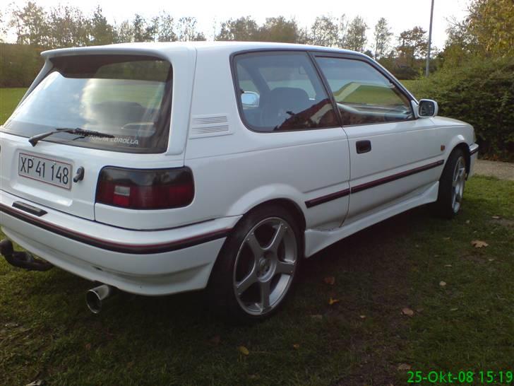 Toyota Corolla 1.3 XLI  ( SOLGT) - Numsen billede 8