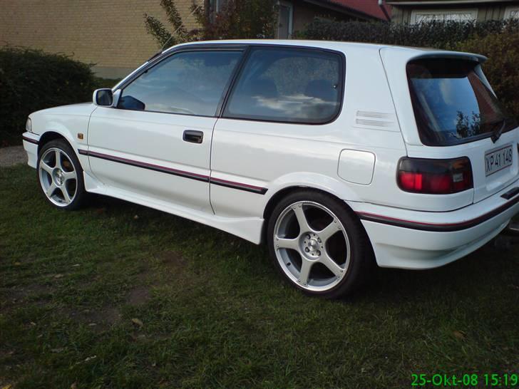 Toyota Corolla 1.3 XLI  ( SOLGT) - Nyvasket - lakrens - voks og til sidst lakforsegle det er rigtig hårdt. billede 16