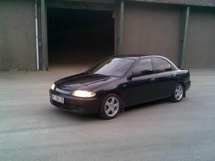 Mazda 323s 1,5 LX - Nu med grå sideblink og tonede frontblink. billede 7