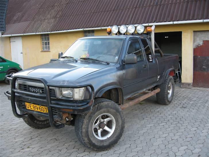 Toyota hilux 4x4 solgt billede 8