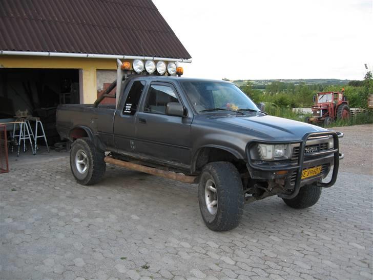 Toyota hilux 4x4 solgt billede 9