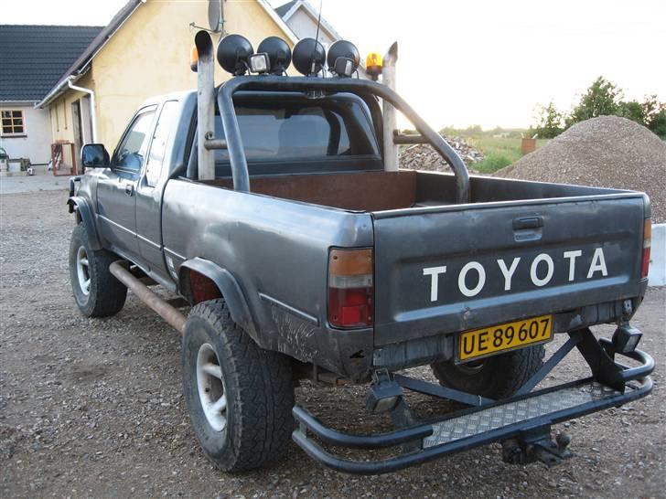 Toyota hilux 4x4 solgt billede 10