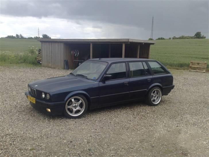 BMW E 30 Turing 320i (solgt) - så kom der fælge på dytten... billede 1