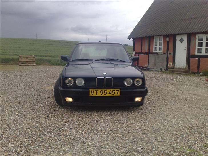 BMW E 30 Turing 320i (solgt) - linselygter det er lige mig mangler bare en tre sæt xenon billede 2