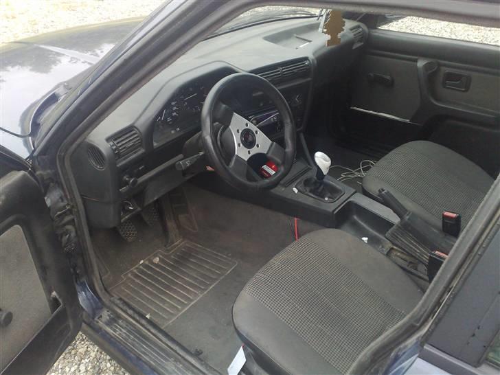 BMW E 30 Turing 320i (solgt) - kabinen er oki men vil gerne have nye sæder ind... billede 4